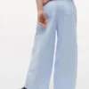 Kinderhose mit hoher Taille und weitem Bein Kinderhose mit hoher Taille und weitem Bein