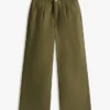 Kinderhose mit hoher Taille und weitem Bein Kinderhose mit hoher Taille und weitem Bein