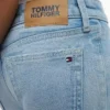 Kinderjeans mit aufgesetzten Taschen und ausgestelltem Bein Kinderjeans mit aufgesetzten Taschen und ausgestelltem Bein