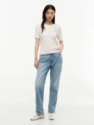 Klassische Straight-Jeans mit hoher Leibhöhe
