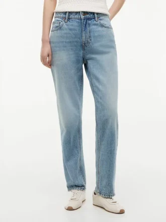 Klassische Straight-Jeans mit hoher Leibhöhe