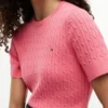 Kurzärmeliger Pullover mit Zopfmuster Kurzärmeliger Pullover mit Zopfmuster