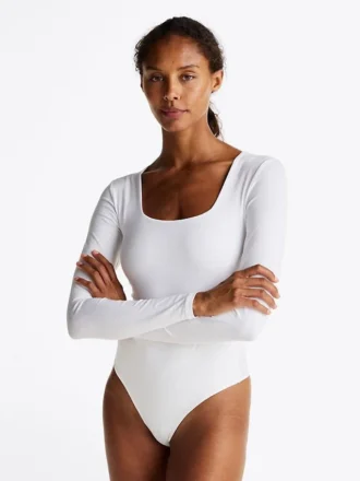 Langärmeliger Body mit quadratischem Ausschnitt Langärmeliger Body mit quadratischem Ausschnitt
