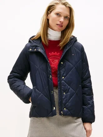 Leichte, wattierte Steppjacke mit Kapuze Leichte, wattierte Steppjacke mit Kapuze