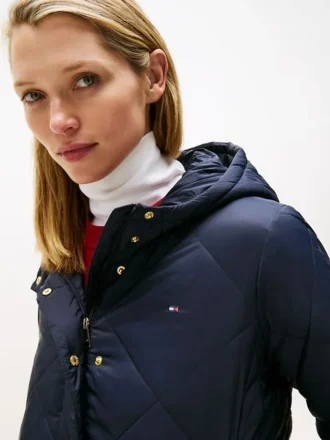 Leichte, wattierte Steppjacke mit Kapuze Leichte, wattierte Steppjacke mit Kapuze