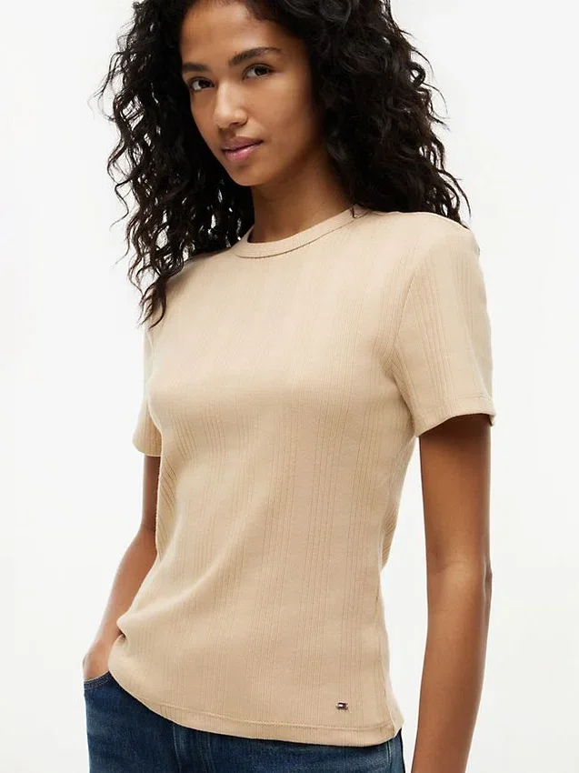 Leichtes T-Shirt aus Rippstrick Leichtes T-Shirt aus Rippstrick