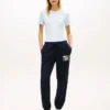 Mehrfarbige Sweathose mit Tommy-Logo im Varsity-Stil Mehrfarbige Sweathose mit Tommy-Logo im Varsity-Stil