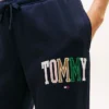 Mehrfarbige Sweathose mit Tommy-Logo im Varsity-Stil Mehrfarbige Sweathose mit Tommy-Logo im Varsity-Stil