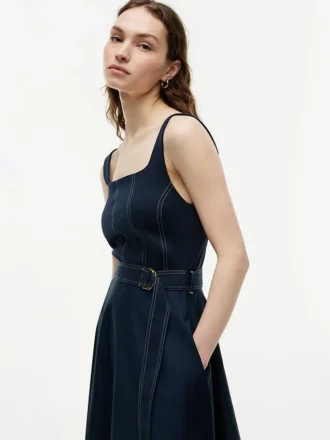 Midi-Kleid mit Gürtel und Kontrastnähten Midi-Kleid mit Gürtel und Kontrastnähten