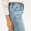 Moderne Jeans mit hoher Leibhöhe und weitem Bein Moderne Jeans mit hoher Leibhöhe und weitem Bein