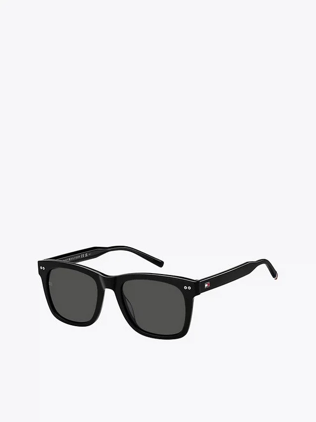 Moderne Sonnenbrille im Prep-Stil Moderne Sonnenbrille im Prep-Stil