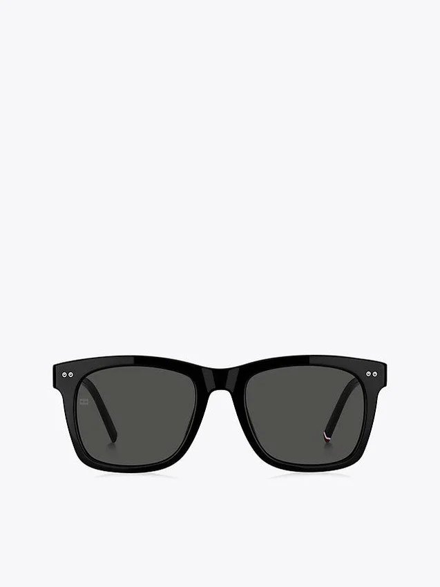 Moderne Sonnenbrille im Prep-Stil Moderne Sonnenbrille im Prep-Stil