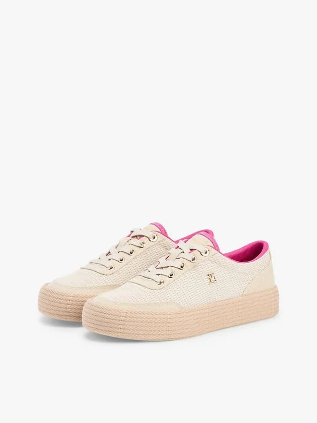 Plateausneaker aus Canvas mit gemischter Textur Plateausneaker aus Canvas mit gemischter Textur