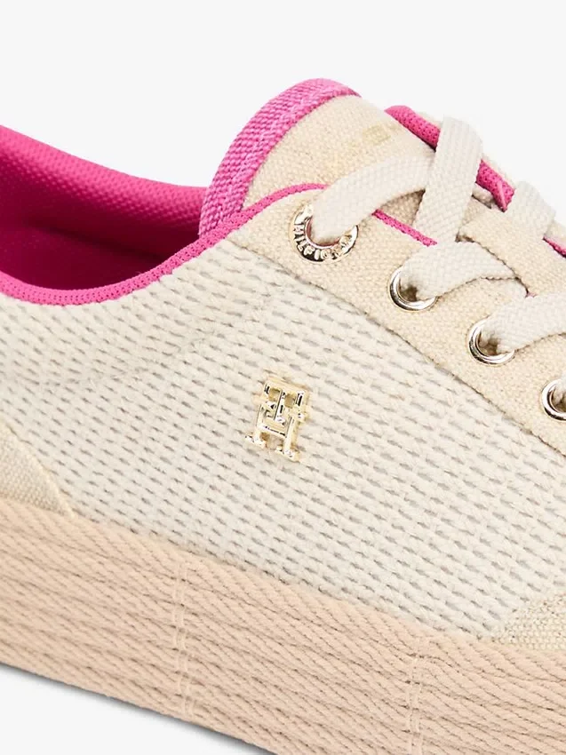 Plateausneaker aus Canvas mit gemischter Textur Plateausneaker aus Canvas mit gemischter Textur