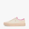 Plateausneaker aus Canvas mit gemischter Textur Plateausneaker aus Canvas mit gemischter Textur