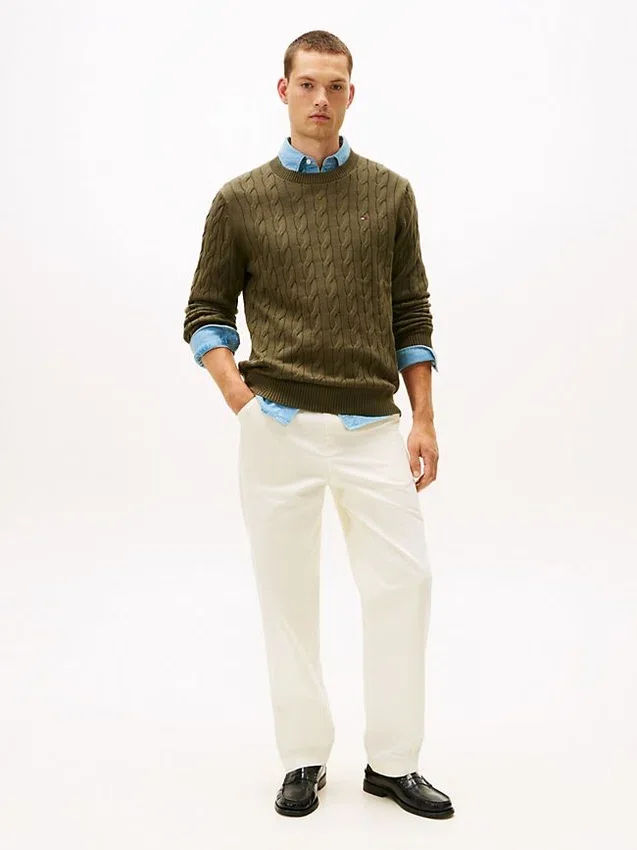 Pullover mit Rundhalsausschnitt und Zopfmuster Pullover mit Rundhalsausschnitt und Zopfmuster