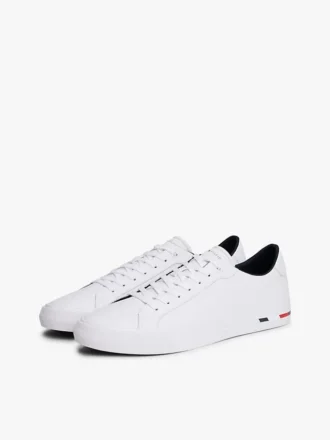 Sneaker aus vulkanisiertem Leder mit Flaggenstreifen Sneaker aus vulkanisiertem Leder mit Flaggenstreifen