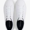 Sneaker aus vulkanisiertem Leder mit Flaggenstreifen Sneaker aus vulkanisiertem Leder mit Flaggenstreifen
