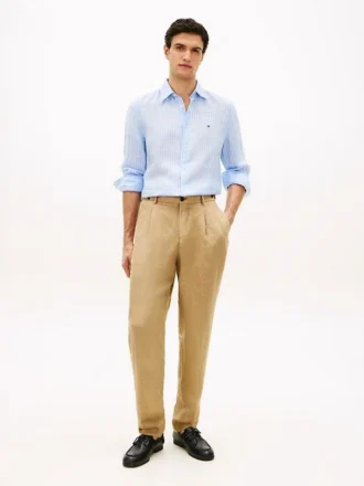 Stückgefärbte, konisch zulaufende Leinenhose