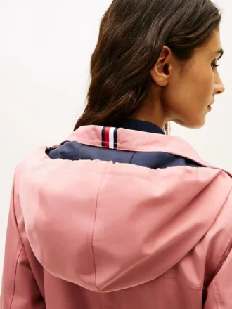 Sturmjacke mit Kapuze