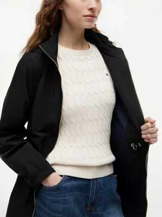 Sturmjacke mit Kapuze