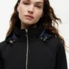 Sturmjacke mit Kapuze Sturmjacke mit Kapuze