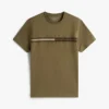 T-Shirt mit tonalem Flaggenlogo T-Shirt mit tonalem Flaggenlogo