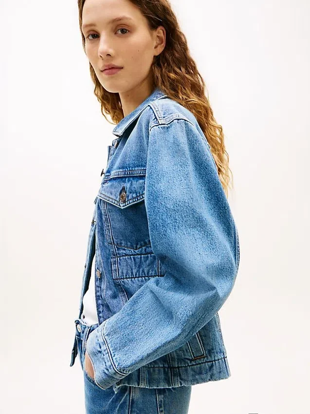 Taillierte Jeansjacke im Used-Look Taillierte Jeansjacke im Used-Look