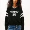 Tommy Jeans 85 Varsity-Pullover mit V-Ausschnitt Tommy Jeans 85 Varsity-Pullover mit V-Ausschnitt