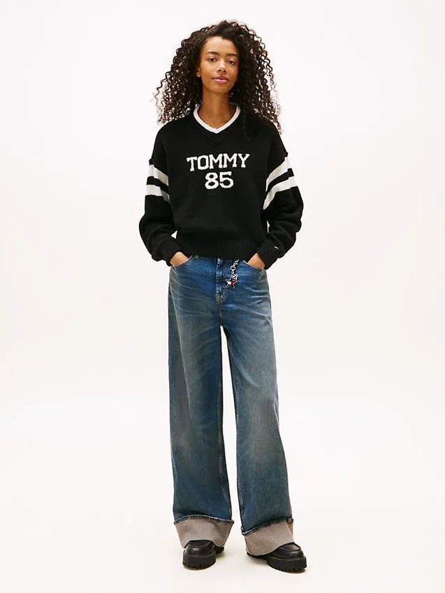 Tommy Jeans 85 Varsity-Pullover mit V-Ausschnitt Tommy Jeans 85 Varsity-Pullover mit V-Ausschnitt