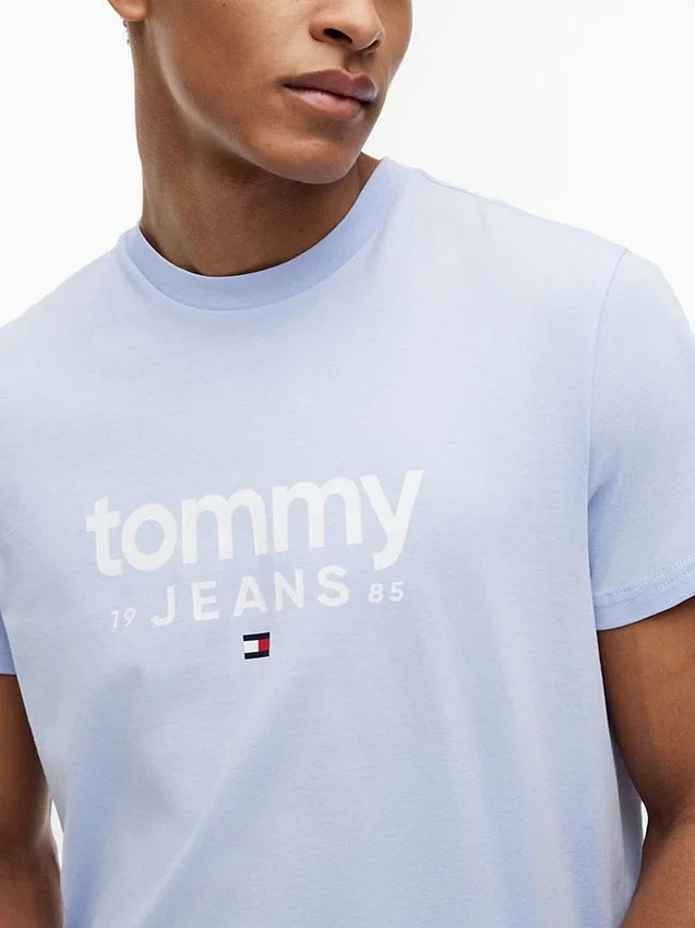 Tommy Jeans Logo Slim Fit T-Shirt Tommy Jeans Logo Slim Fit T-Shirt