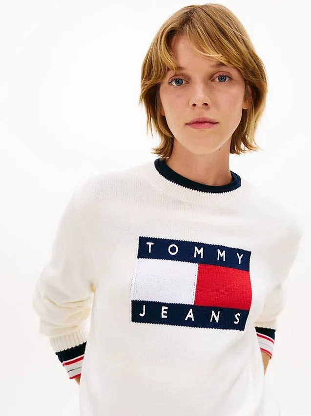 Tommy Jeans Pullover mit Flaggenlogo und Zierstreifen Tommy Jeans Pullover mit Flaggenlogo und Zierstreifen