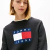 Tommy Jeans Pullover mit Flaggenlogo und Zierstreifen Tommy Jeans Pullover mit Flaggenlogo und Zierstreifen