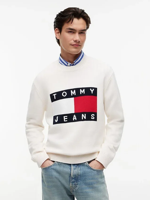 Tommy Jeans Pullover mit Rundhalsausschnitt und Flaggenlogo Tommy Jeans Pullover mit Rundhalsausschnitt und Flaggenlogo