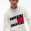 Tommy Jeans Pullover mit Rundhalsausschnitt und Flaggenlogo Tommy Jeans Pullover mit Rundhalsausschnitt und Flaggenlogo