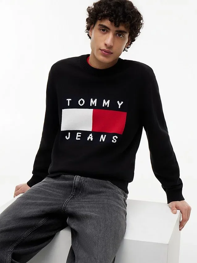 Tommy Jeans Pullover mit Rundhalsausschnitt und Flaggenlogo Tommy Jeans Pullover mit Rundhalsausschnitt und Flaggenlogo