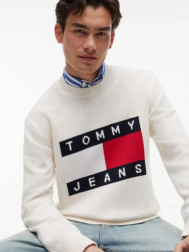 Tommy Jeans Pullover mit Rundhalsausschnitt und Flaggenlogo Tommy Jeans Pullover mit Rundhalsausschnitt und Flaggenlogo
