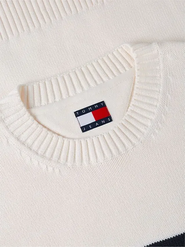 Tommy Jeans Pullover mit Rundhalsausschnitt und Flaggenlogo Tommy Jeans Pullover mit Rundhalsausschnitt und Flaggenlogo