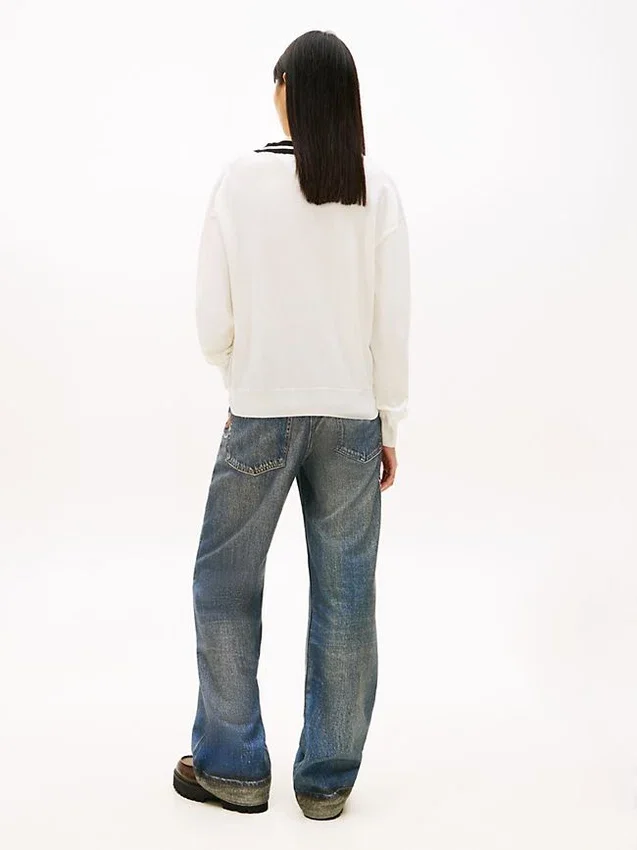 Tommy Jeans Pullover mit V-Ausschnitt und lockerer Passform Tommy Jeans Pullover mit V-Ausschnitt und lockerer Passform