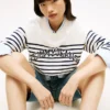 Tommy Jeans Pullover mit Varsity-Logo und Streifen Tommy Jeans Pullover mit Varsity-Logo und Streifen