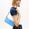 Tommy Jeans Schultertasche aus Wildleder Tommy Jeans Schultertasche aus Wildleder