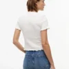Tommy Jeans Slim Fit T-Shirt mit Rüschen Tommy Jeans Slim Fit T-Shirt mit Rüschen