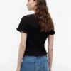 Tommy Jeans Slim Fit T-Shirt mit Rüschen Tommy Jeans Slim Fit T-Shirt mit Rüschen