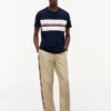 Tommy Jeans T-Shirt mit charakteristischem Logo-Streifen Tommy Jeans T-Shirt mit charakteristischem Logo-Streifen