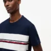 Tommy Jeans T-Shirt mit charakteristischem Logo-Streifen Tommy Jeans T-Shirt mit charakteristischem Logo-Streifen