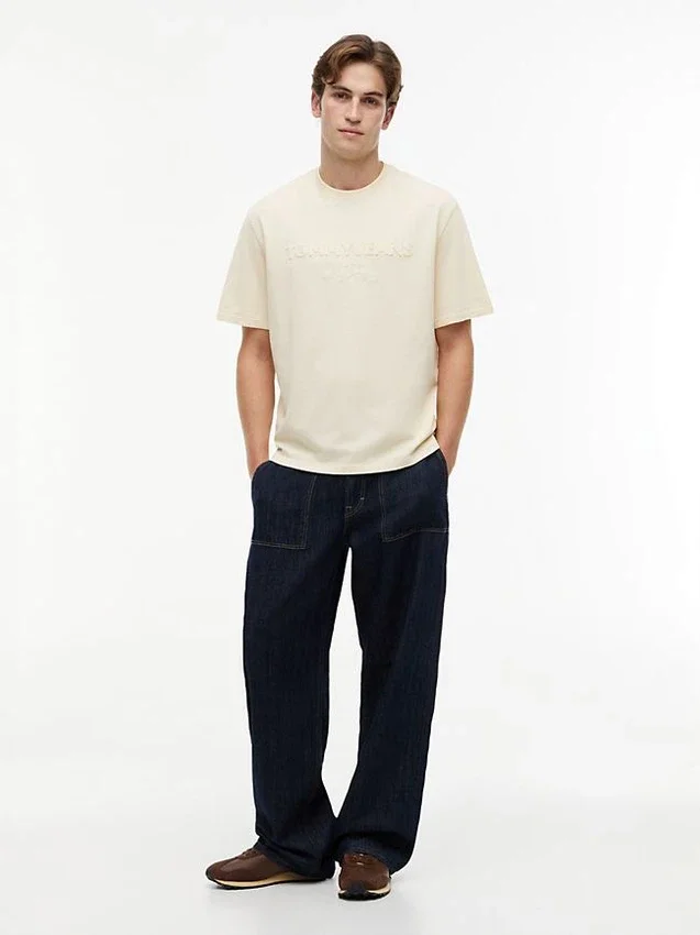 Tommy Jeans T-Shirt mit Distressed-Logo Tommy Jeans T-Shirt mit Distressed-Logo