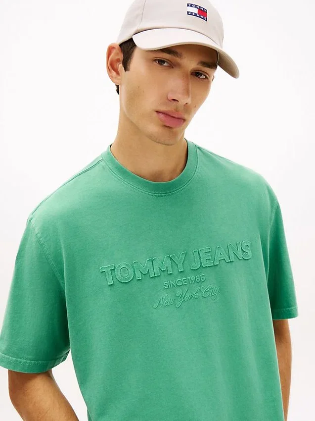 Tommy Jeans T-Shirt mit Distressed-Logo Tommy Jeans T-Shirt mit Distressed-Logo