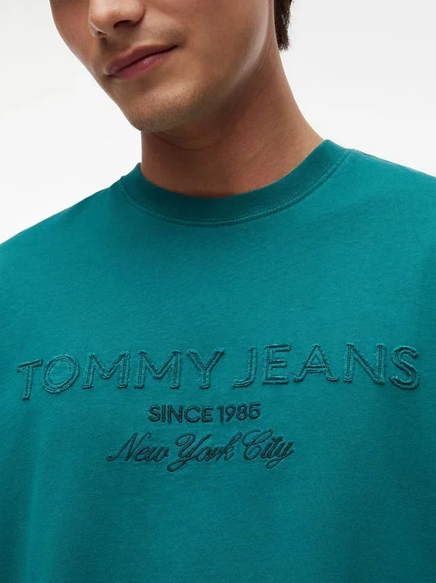 Tommy Jeans T-Shirt mit Distressed-Logo Tommy Jeans T-Shirt mit Distressed-Logo