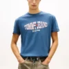 Tommy Jeans T-Shirt mit gewelltem Flaggenlogo Tommy Jeans T-Shirt mit gewelltem Flaggenlogo