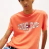 Tommy Jeans T-Shirt mit gewelltem Flaggenlogo Tommy Jeans T-Shirt mit gewelltem Flaggenlogo